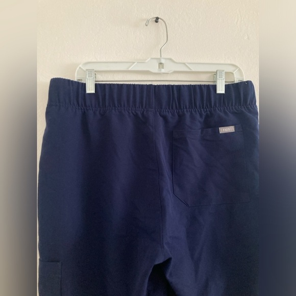 FIGS Men's Blue Camo Malang Slim Cargo Scrub Pants Size Medium Medical - Picture 6 of 8